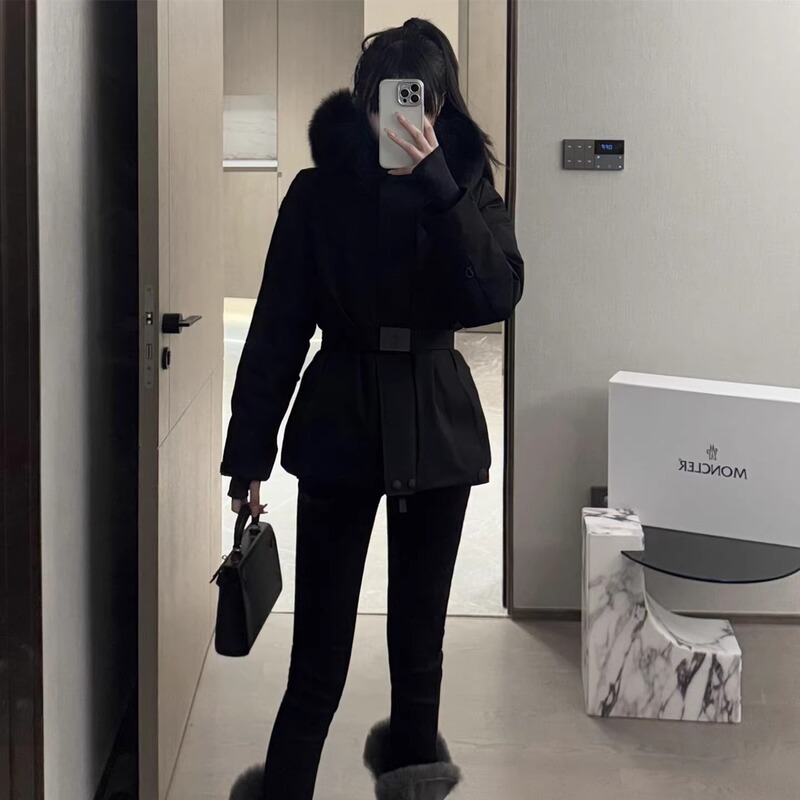 Black Fox Fur Collar Three-Proof Ski down Jacket for Women, Winter Petite Hooded 90% White Duck down Parka Black Fox Fur Collar Three-Proof Ski down Jacket for Women, Winter Petite Hooded 90% White Duck down Parka