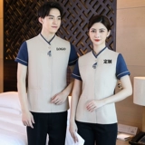 Уборка для уборки короткая -Направленная женская весна и летняя недвижимость отель гостиницы номера официант уборщика тети уборки тети