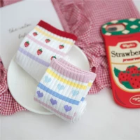 T Korea sọc tình yêu vớ cotton ấm áp mùa thu nữ phong cách Harajuku ngọt ngào dâu dễ thương mềm mại trong vớ tất  cao cổ