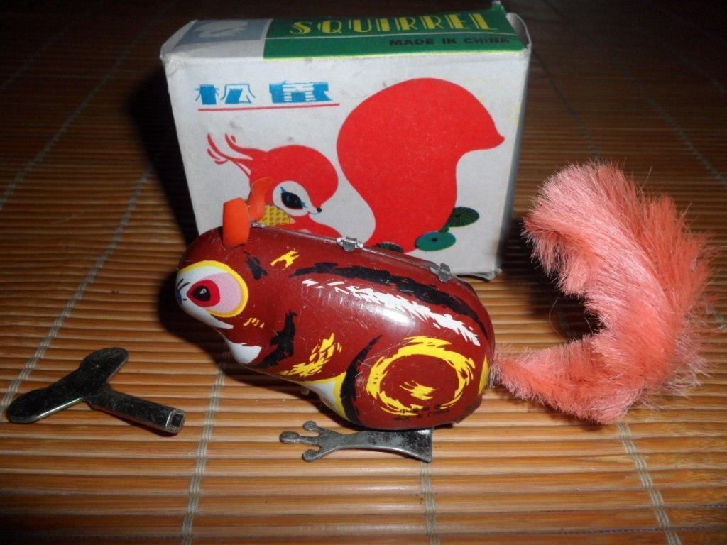 Inventory old sheet metal Toys nostalgic old toy squirrels