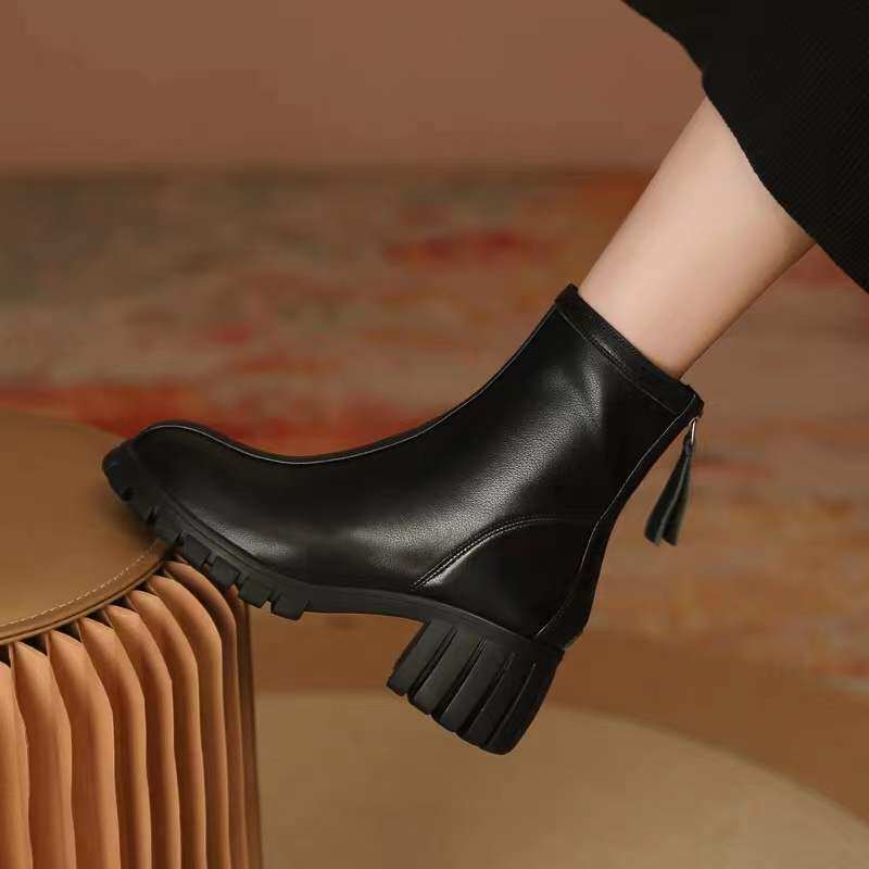 Europe station winter 2021 new black genuine leather women's shoes with round head rough heel Martin boots thick bottom rear pull chain short boots