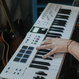 Arturia 61 Keylab Keylab Essential Music Аранжировка 49 Ключевой профессиональный вес 88 Key Midi клавиатура