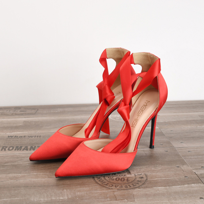 2020 mùa hè mới nhỏ tươi Cô gái Heels Nude Satin Mẹo gót dây đeo giày Tiên rỗng Độc thân