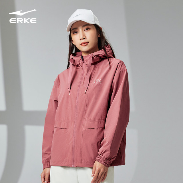 Hongxing Erke ກິລາ Windbreaker ແມ່ຍິງພາກຮຽນ spring ແລ່ນ Windproof Woven Jacket Casual Top Jacket ເຄື່ອງນຸ່ງຫົ່ມຂອງແມ່ຍິງ