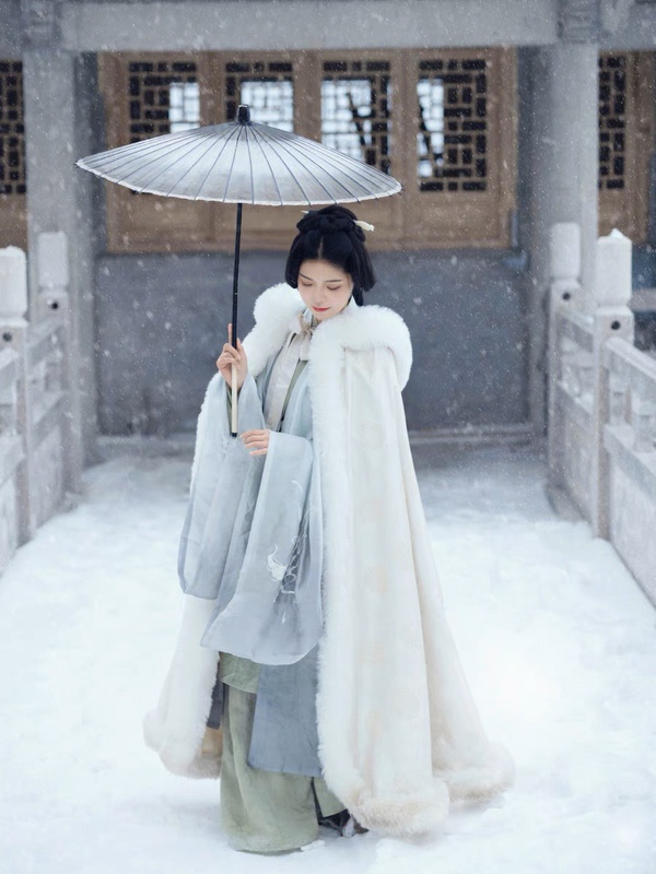 Tanglin Pavilion Hanfu Hooded Cloak for Women, Chinese Style, New Winter Model, Fleece-Lined and Thickened, Super Fairy-Like, Warm Cape for Annual Party