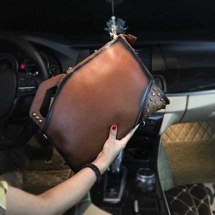 Hong Kong IT Catherine original design leather clutch bag Korean version handbag trendy men's street rivet bag shoulder bag