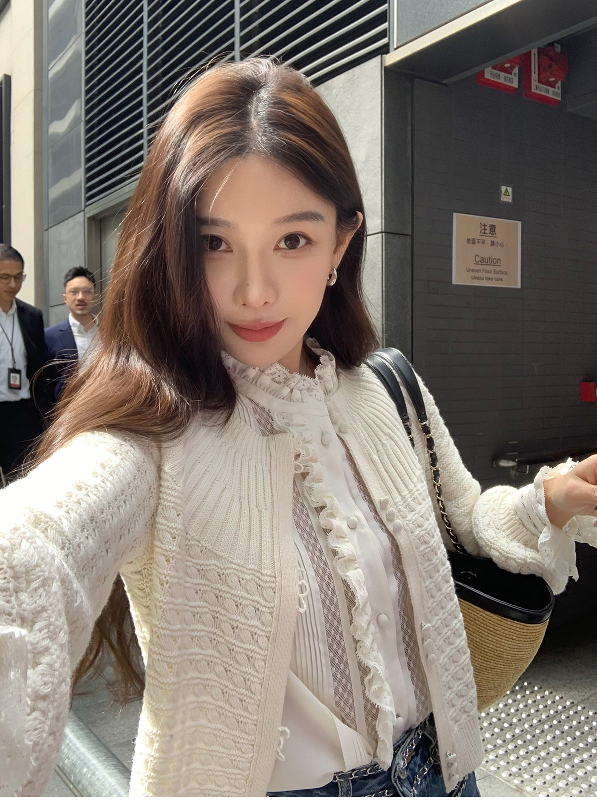 시 웨이 리앙 봄날 전복 프랑스식 낭만주의 루즈핏 느긋한 라운드 넥 벌룬 소매 홀로우 아웃 오픈 가디건 상세 이미지 34