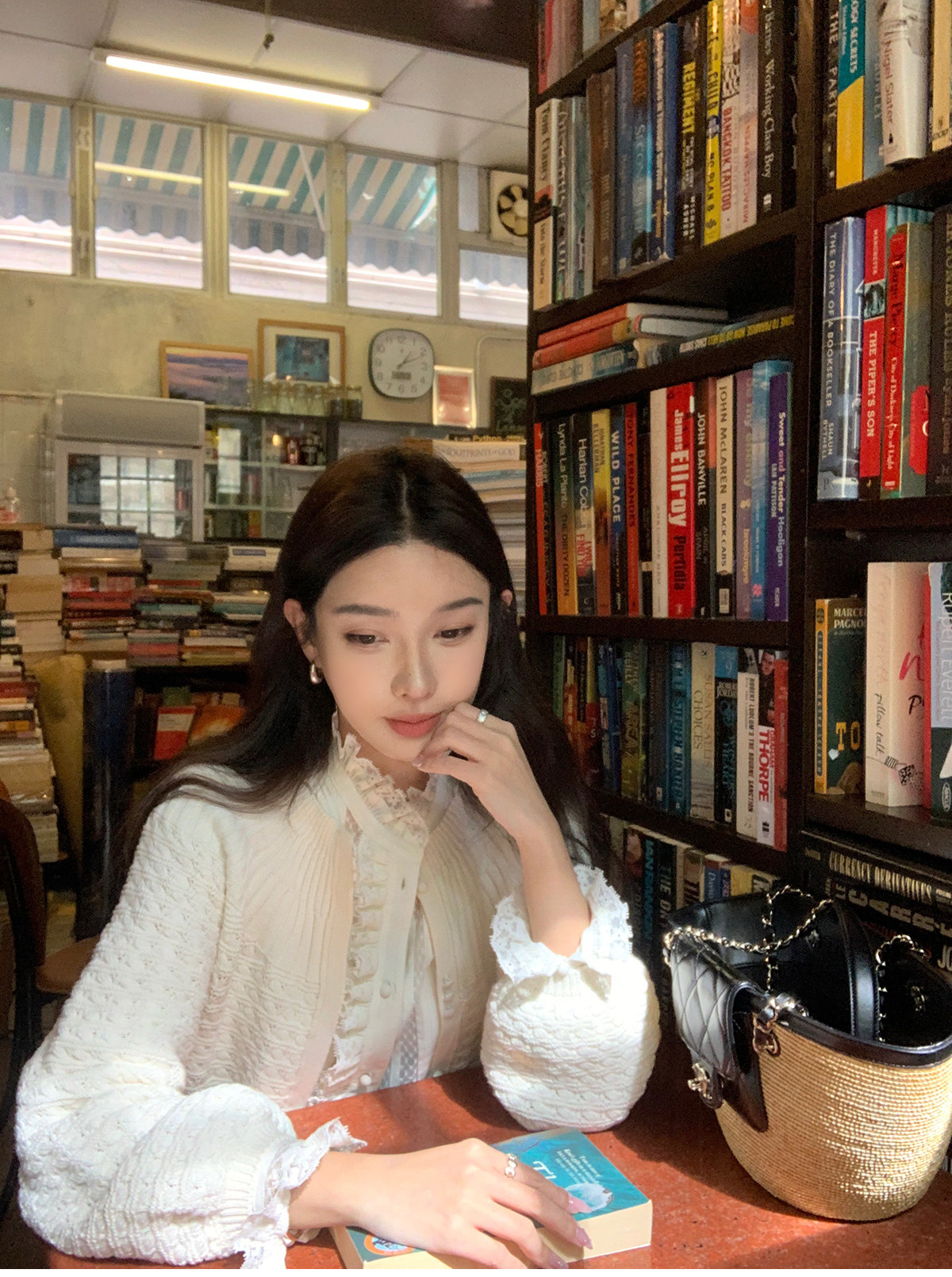 시 웨이 리앙 봄날 전복 프랑스식 낭만주의 루즈핏 느긋한 라운드 넥 벌룬 소매 홀로우 아웃 오픈 가디건 상세 이미지 51