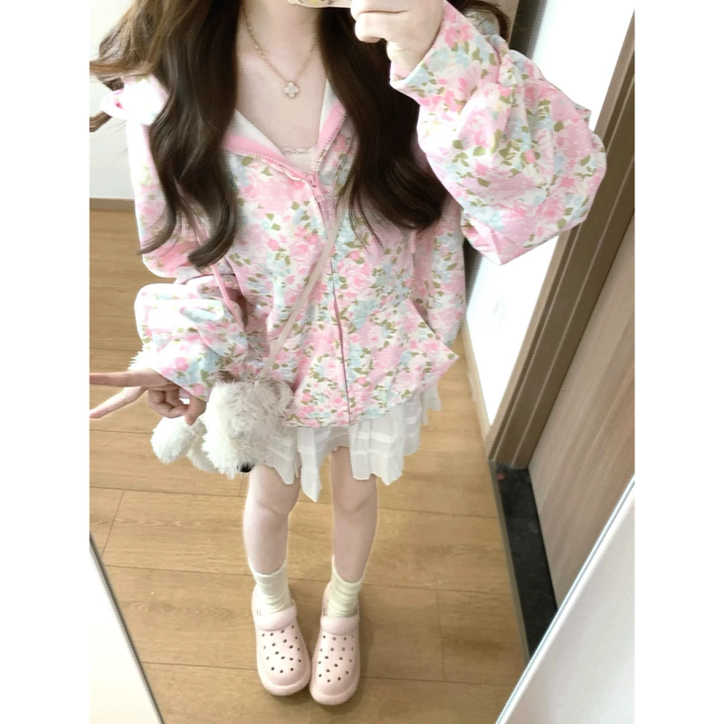 American-Style Hip-Hop Pink Floral Cardigan Hooded Sweatshirt for Women, Loose and Sweet Girly Style Zip-Up Jacket for Spring and Autumn American-Style Hip-Hop Pink Floral Cardigan Hooded Sweatshirt for Women, Loose and Sweet Girly Style Zip-Up Jacket for Spring and Autumn