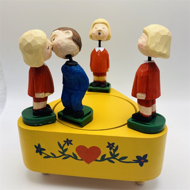 2026年送礼必备：会动的摆件日历音乐盒创意木质机械手工工艺品鲸鱼八音盒，节日礼品新潮流?