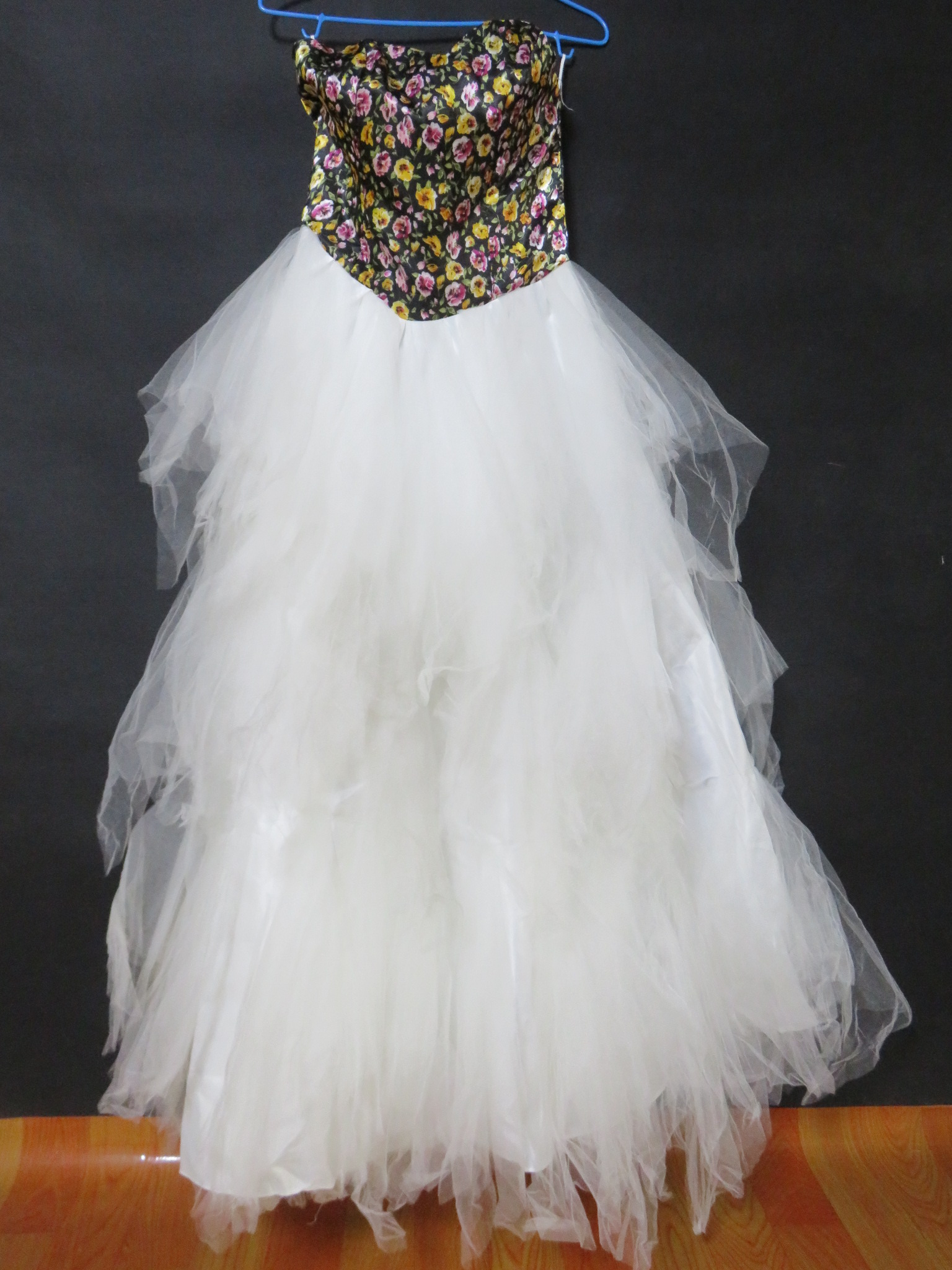  Average code+Milky white V5942 strap/waist 76   - $1.58 