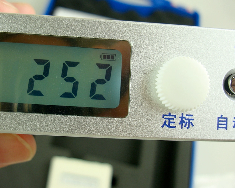 Máy đo độ bóng gương hai mục đích Thiên Tân Qili MN60-D cho lớp phủ kim loại máy đo độ bóng góc đơn bằng nhựa