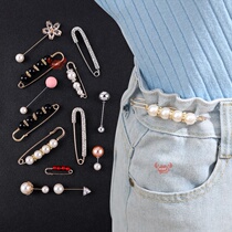 The waist tightens the artifact the pants are adjusted the small is changed and the waist is anti-off.