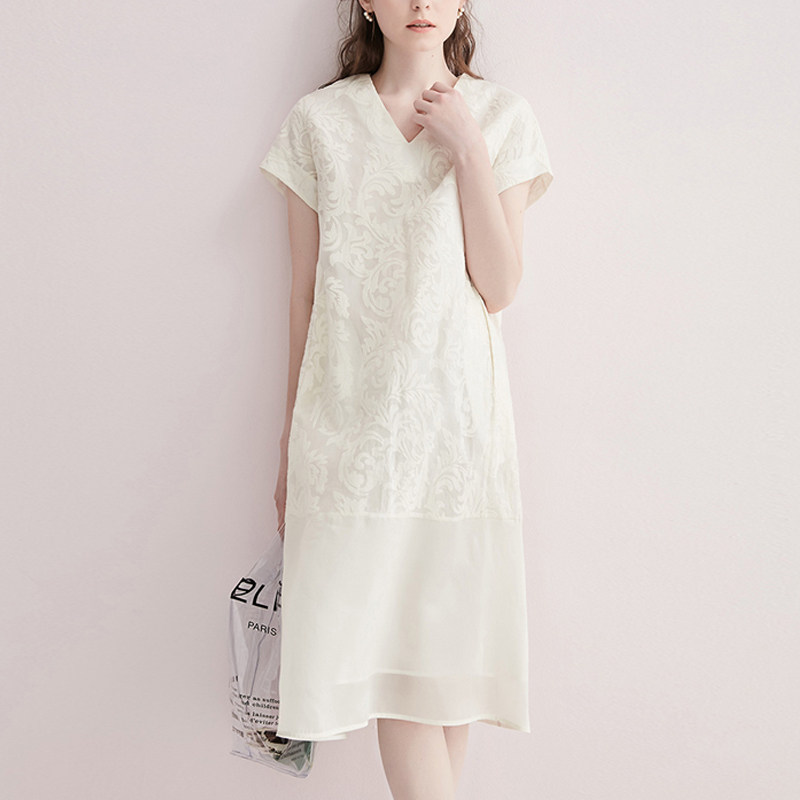 Rongmei (QZ0324089)See-through fairy light through silk heavy industry cut embroidery V-neck posture dress