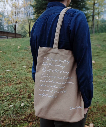 Каждое дыхание - это жизнь работы, то есть известная сумка для холста искусства, простая культовая обертка