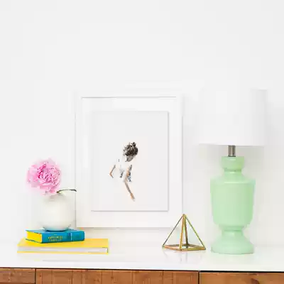 California artist Clare Elsaesser imported the original signature decorative painting narration and flowers hugging each other