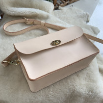 Manual slanted back inclined hanging head layer Bull Leather Leather material Tanned Bull Leather Skew Satchel Bull Leather Fashion small square bag Single shoulder woman bag