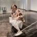 Mùa thu 2019 màu đỏ với cùng một đoạn chic da báo dài tay bên ngoài mặc một chiếc áo len nữ rộng rãi áo len mỏng - Đan Cardigan thời trang nữ cao cấp Đan Cardigan
