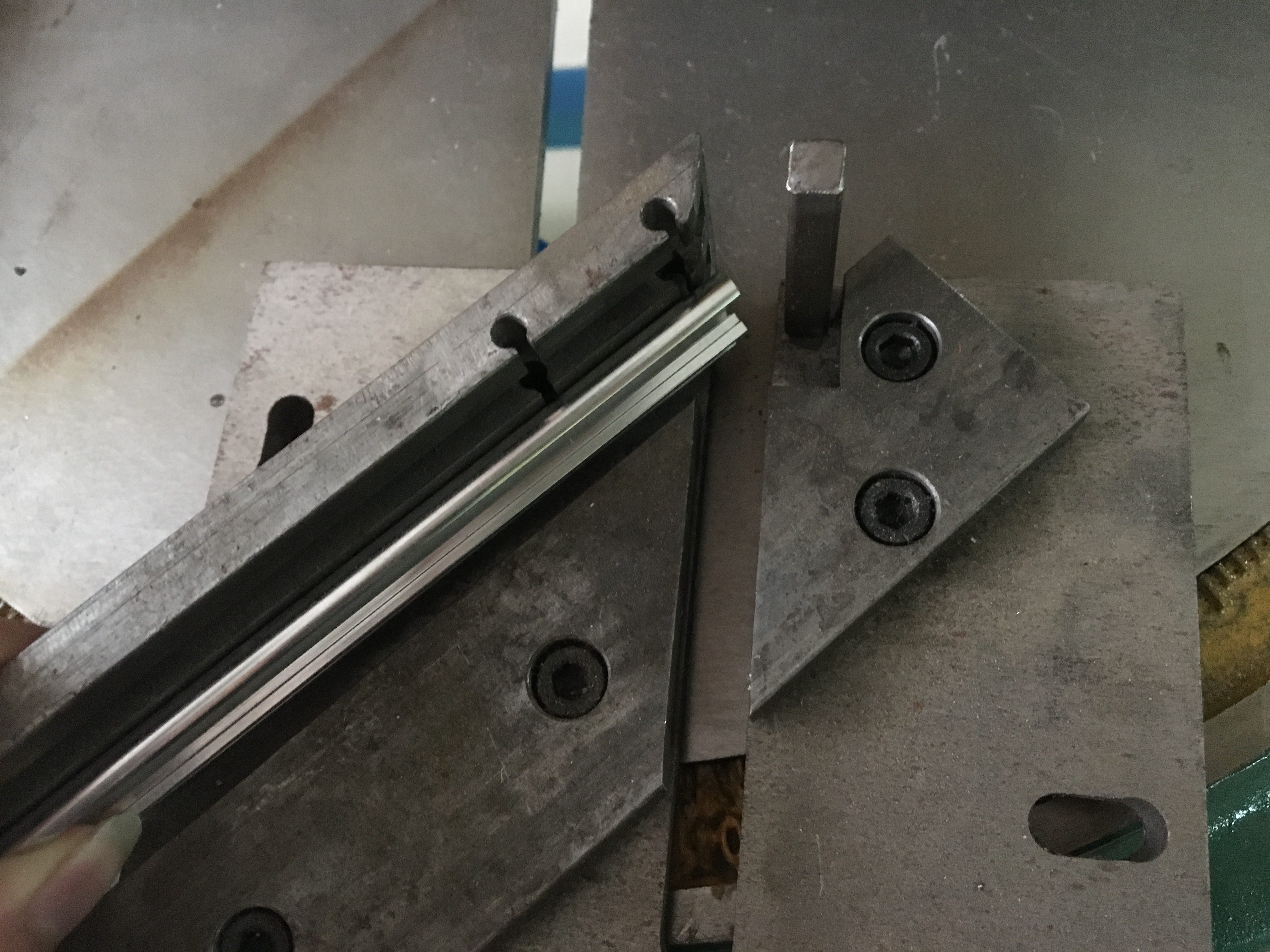 Aluminum alloy edge strip cutting 45 degree angle mold edge edge cutting tool Aluminum alloy edge strip diagonal tool