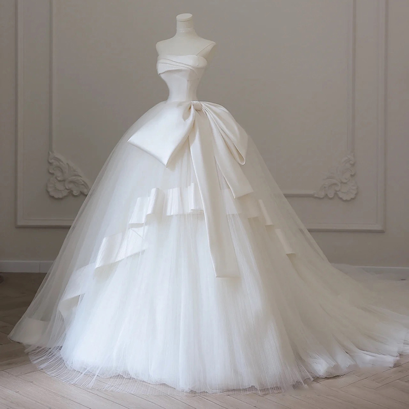 Satin light wedding dress 2022 new bride French - style master yarn small high - texture retro - tail winter