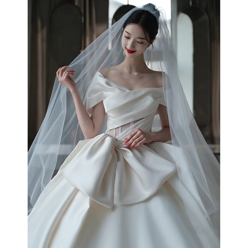 One word shoulder main wedding dress 2022 new French satin bride small retro trailing high-quality texture light winter