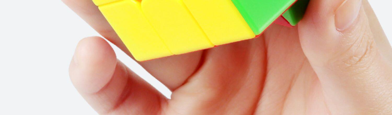 Кубик Рубика 魔方小站圣手磁力s三阶彩强磁定位松紧可调磨砂面防pop爆手速玩具 Kathrine