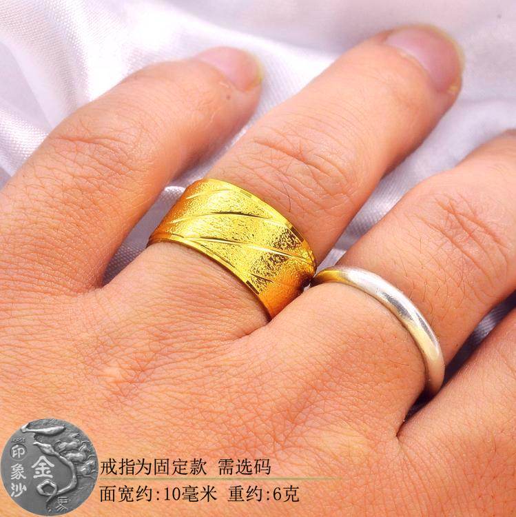 Đàn ông và phụ nữ mở rộng Chiếc nhẫn mạ vàng mờ mờ Nhẫn vàng thật và giả Tiền tệ Euro không phai mờ Việt Nam Shakin đeo nhẫn ngón trỏ
