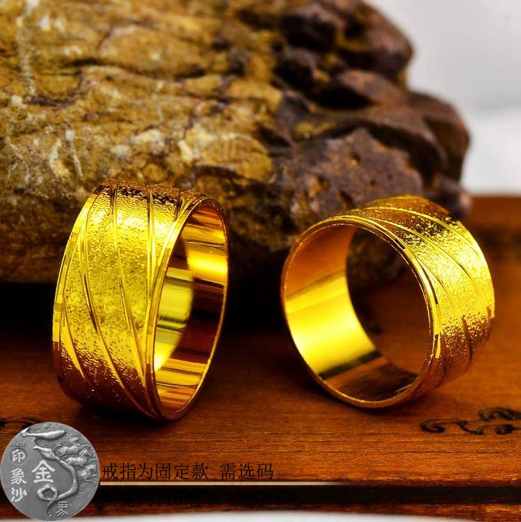 Đàn ông và phụ nữ mở rộng Chiếc nhẫn mạ vàng mờ mờ Nhẫn vàng thật và giả Tiền tệ Euro không phai mờ Việt Nam Shakin đeo nhẫn ngón trỏ