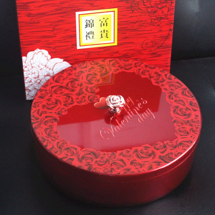 Big red Chinese New Year fruit plate with cover dog large candy plate divided snacks dried fruit box living room wedding wedding fruit plate