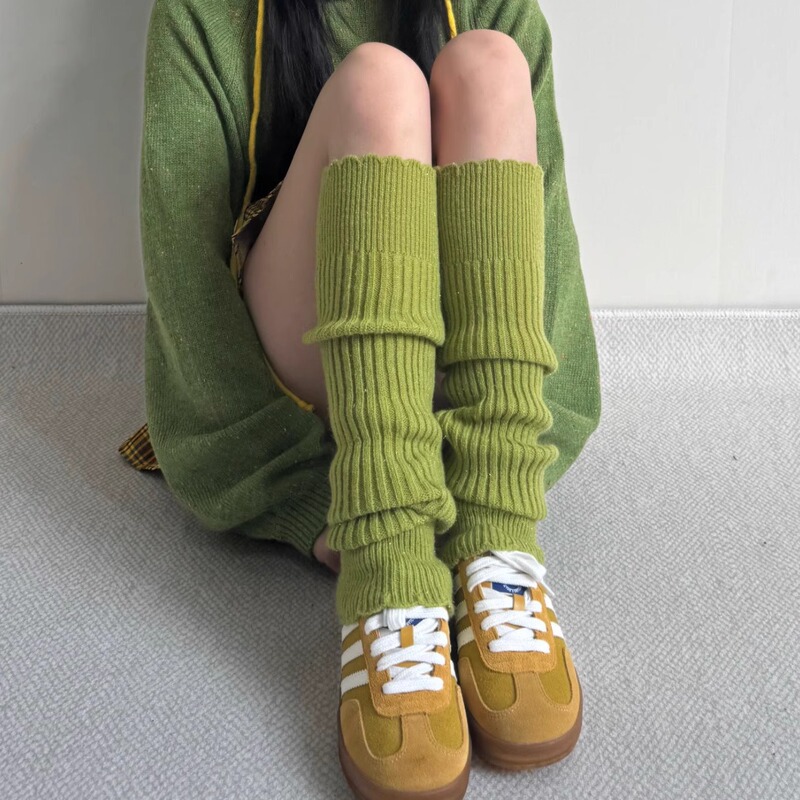 Autumn and Winter Retro Avocado Green Socks with Mid-Length Petal Edges, Candy-Colored Y2K Subculture Hot Girl Solid Color Calf Socks Autumn and Winter Retro Avocado Green Socks with Mid-Length Petal Edges, Candy-Colored Y2K Subculture Hot Girl Solid Color Calf Socks