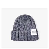 Серо-коричневые и черные короткие волосы [обычный стиль] волосы немного длиннее модели и могут быть обрезаны