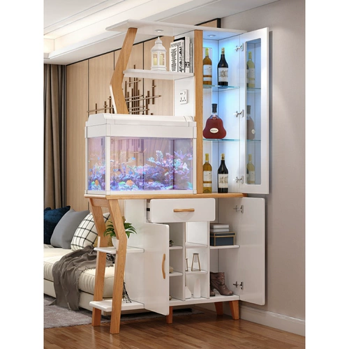 Северная гостиная с рыбным аквариумом винный шкаф в шкаф