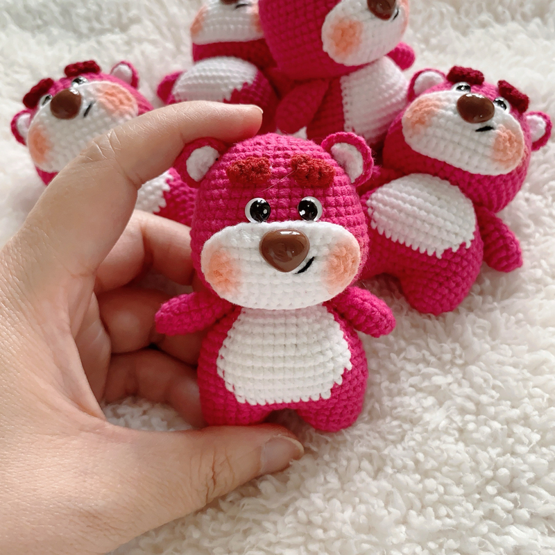 Finished Crochet Strawberry Bear Gift Pendant, Yarn Knitted Cute Doll Keychain, Handmade Couple Ornament