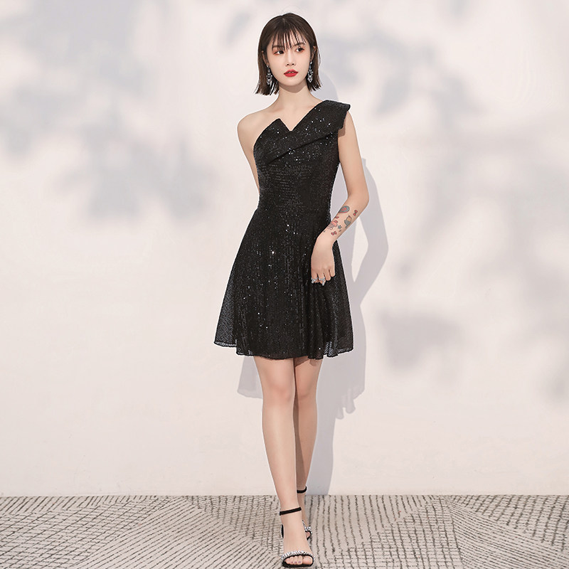 Single shoulder gown woman 2021 new temperament birthday party can normally wear short black small evening dress foreign dress