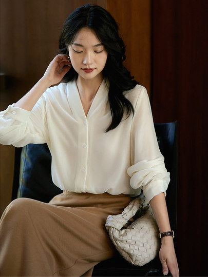 The Xiaohan Pavilion Elegant and Luxurious Silk Velvet V-Neck Single-Breasted Shirt Top for Women Sye860791Ag
