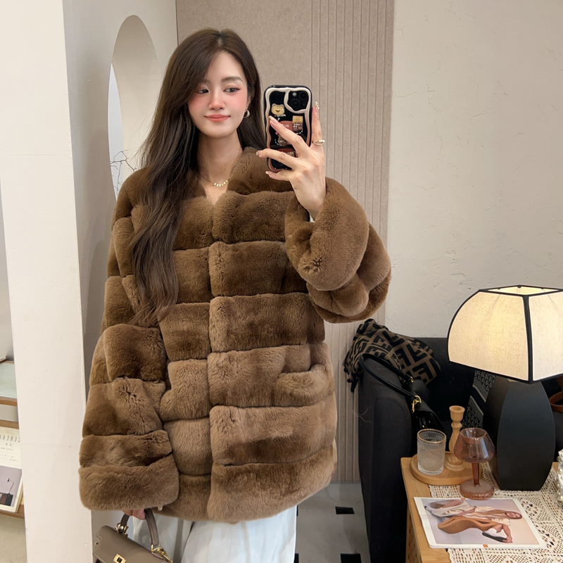 Haining High-End Custom-Dyed Whole Leather Rabbit Fur Coat for Women, Mid-Length, Youthful Style, Fashionable Fur Autumn and Winter Coat Haining High-End Custom-Dyed Whole Leather Rabbit Fur Coat for Women, Mid-Length, Youthful Style, Fashionable Fur Autumn and Winter Coat