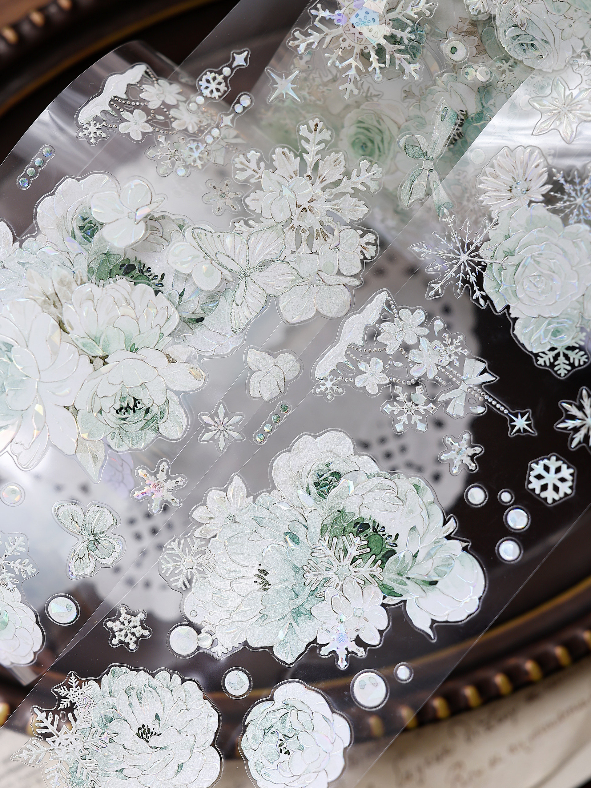 10%OFF】ミントアイスの軽やかなレトロ感あふれる青緑の花々。PET 製