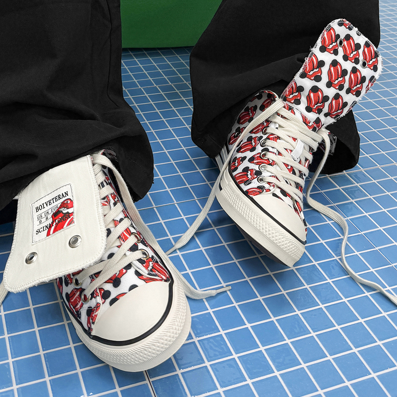All-Over Red Lip Print High-Top Flip-Top Canvas Shoes for Men and Women, Thick-Soled, Height-Increasing, Graffiti, Breathable, Trendy, Casual Skateboard Shoes