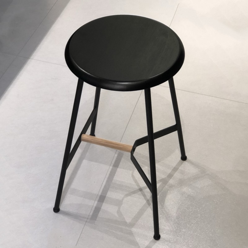 Nordic minimalist wrought iron bar chair light luxury modern high chair creative Japanese dining bar chair front desk stool black home