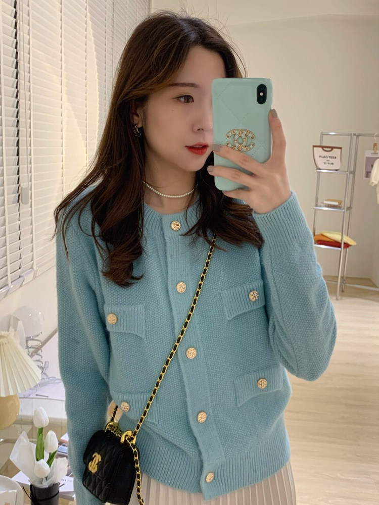 Chic high-end small fragrance sweater women's 2022 early spring new lazy style niche knitted cardigan short top