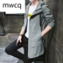 MWCQm01d Mùa thu Mới Hàn Quốc Slim Trend Nam Long Trench Coat Thanh niên Áo khoác trùm đầu - Áo gió thể thao