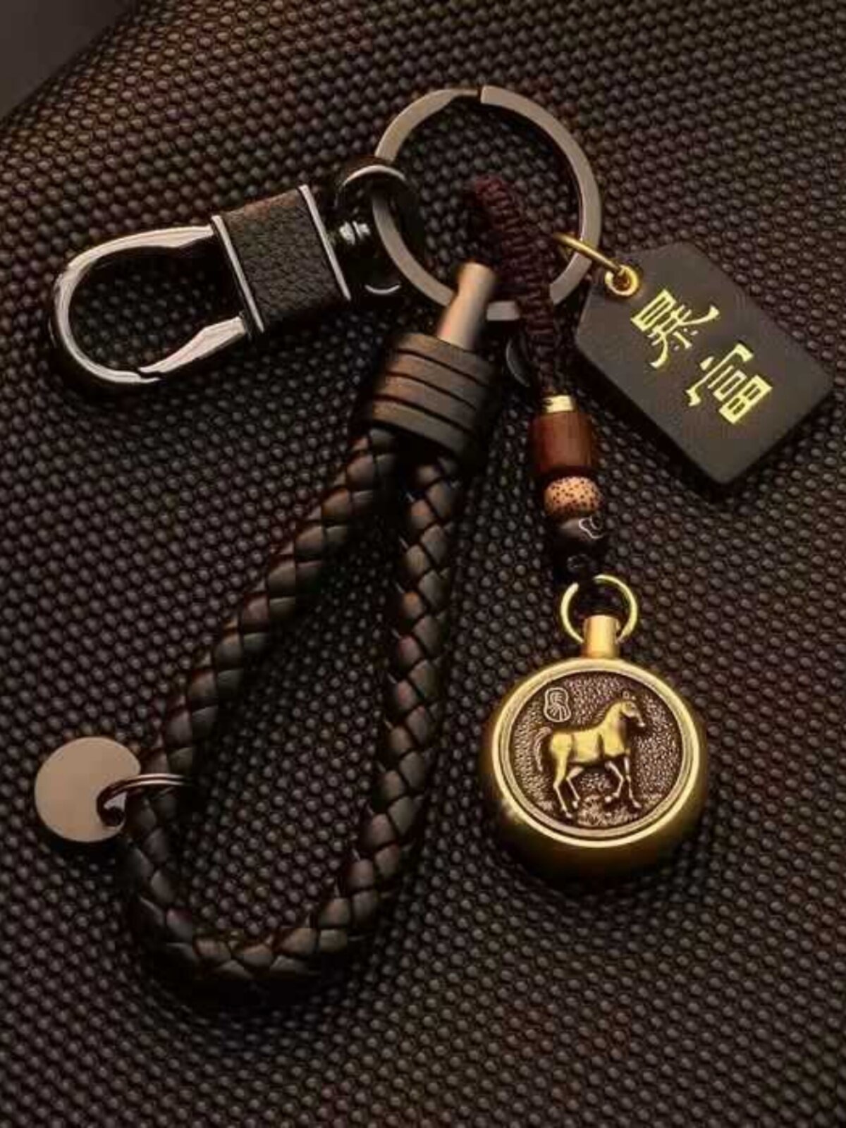 Men's and Women's Car Keychains, Brass Twelve Zodiac Keychains, Handmade Pendants, Retro Creative Men's Money-Turning Hand Ornaments