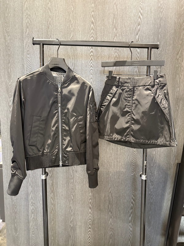 Model's Same Style Original 25 New Golf Outfit for Women, Autumn Fashion Stand Collar Long Sleeve Jacket and Short Skirt Set