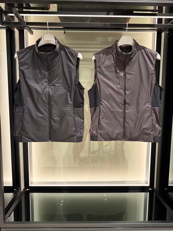 25 New Golf Clothing for Men, Autumn and Winter Thin Padded Fashionable Versatile Warm Sleeveless Vest Jacket