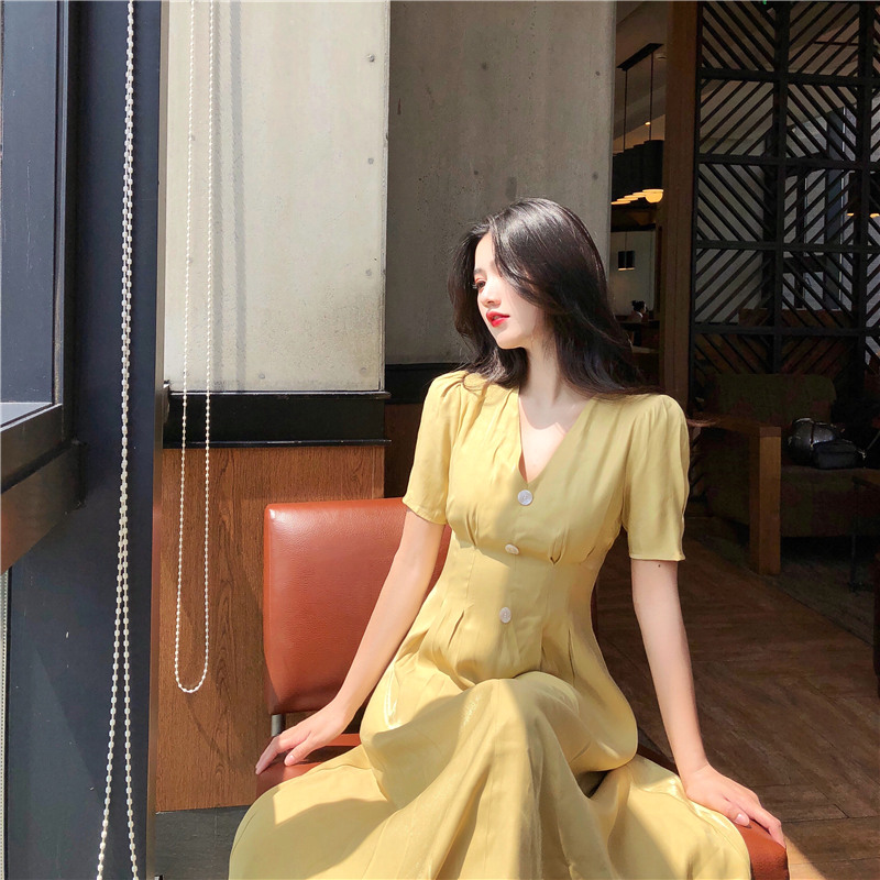 Pháp retro nhỏ hút thuốc váy nữ 2019 hè mới sáng bóng cổ chữ V dáng váy eo thon - Sản phẩm HOT đầm xòe