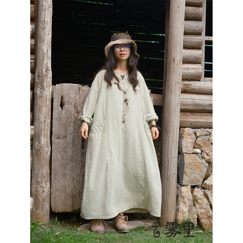 In the Cloud Mist, Loose Long Dress Made of Oil Silk Blend Fabric, Casual Long-Sleeved V-Neck Dress 7210