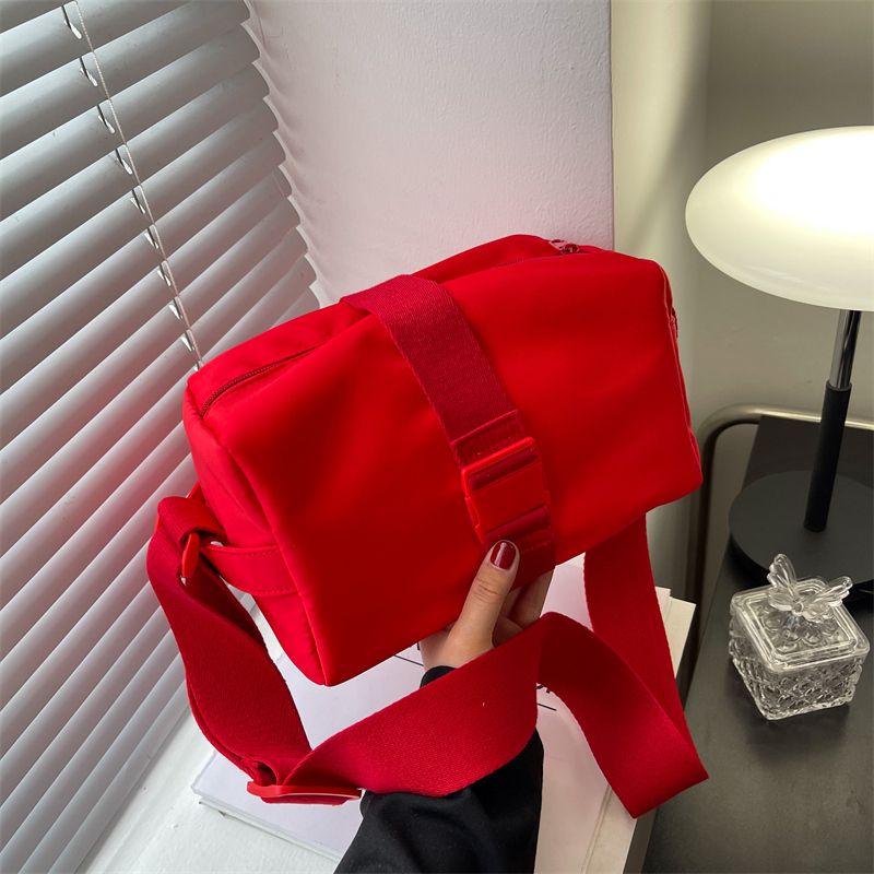 Oxford Cloth Crossbody Bag, Fashionable and High-End Gym Bag for Women, Small Horizontal Style, Casual Solid Color Single Shoulder Commuter Bag, Toast Bag Oxford Cloth Crossbody Bag, Fashionable and High-End Gym Bag for Women, Small Horizontal Style, Casual Solid Color Single Shoulder Commuter Bag, Toast Bag