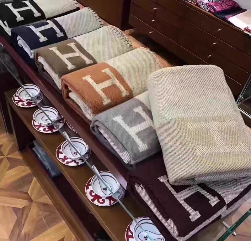 Light Luxury Original H Wool Blanket, Hand-Woven Throw Blanket, Office Nap Blanket, Nordic Style All-Season Sofa Wool Blanket