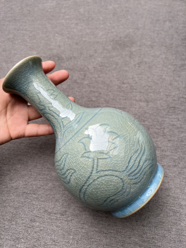Raw Ore Glaze Kiln-Fired Ru Porcelain Carved Flower Gooseneck Vase with Sky Blue Glaze and Antique-Style Glaze Raw Ore Glaze Kiln-Fired Ru Porcelain Carved Flower Gooseneck Vase with Sky Blue Glaze and Antique-Style Glaze