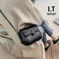 Hong Kong leather fonck2022 new niche design this years popular trendy crossbody chain bag women